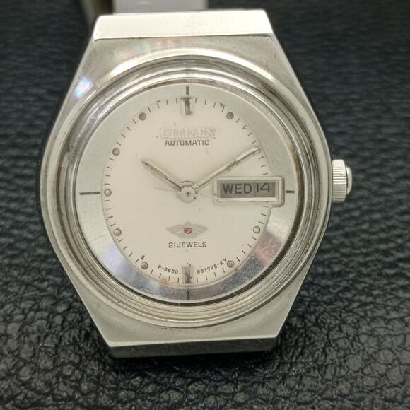 Vintage 1989 Citizen Automatic Womans Silver Watch W/daydate & Silver accents main image 8